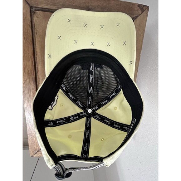 Titleist Yellow & Navy Cap Golf Clubs⛳️ Crest On Side Titleist Ribbon Inside Hat - Picture 7 of 14